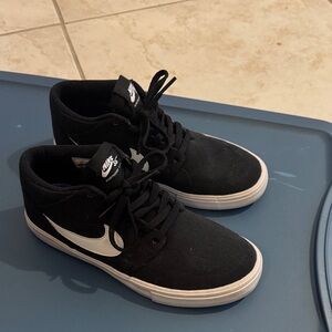 Nike sb Black and White Sneakers. Worn once